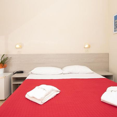 Hotel Lem Rimini Esterno foto