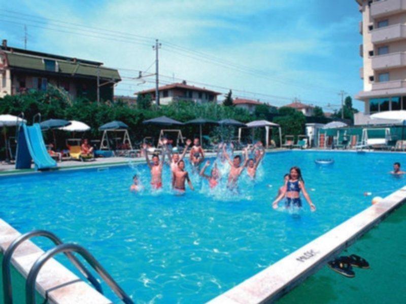 Hotel Lem Rimini Esterno foto