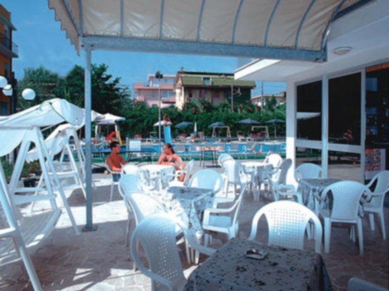 Hotel Lem Rimini Esterno foto