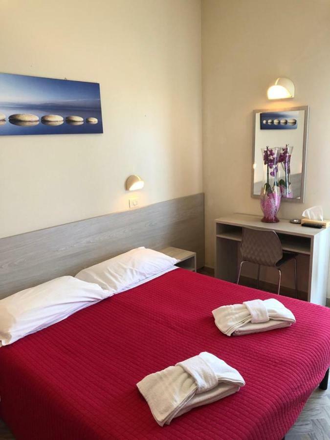 Hotel Lem Rimini Esterno foto