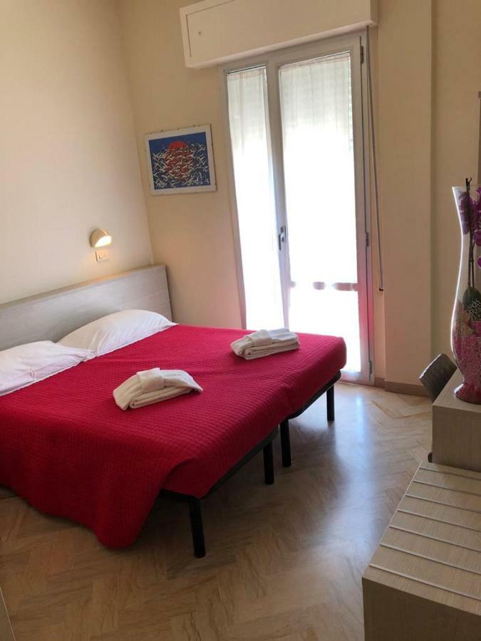 Hotel Lem Rimini Esterno foto