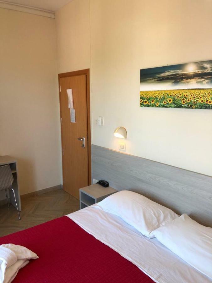 Hotel Lem Rimini Esterno foto