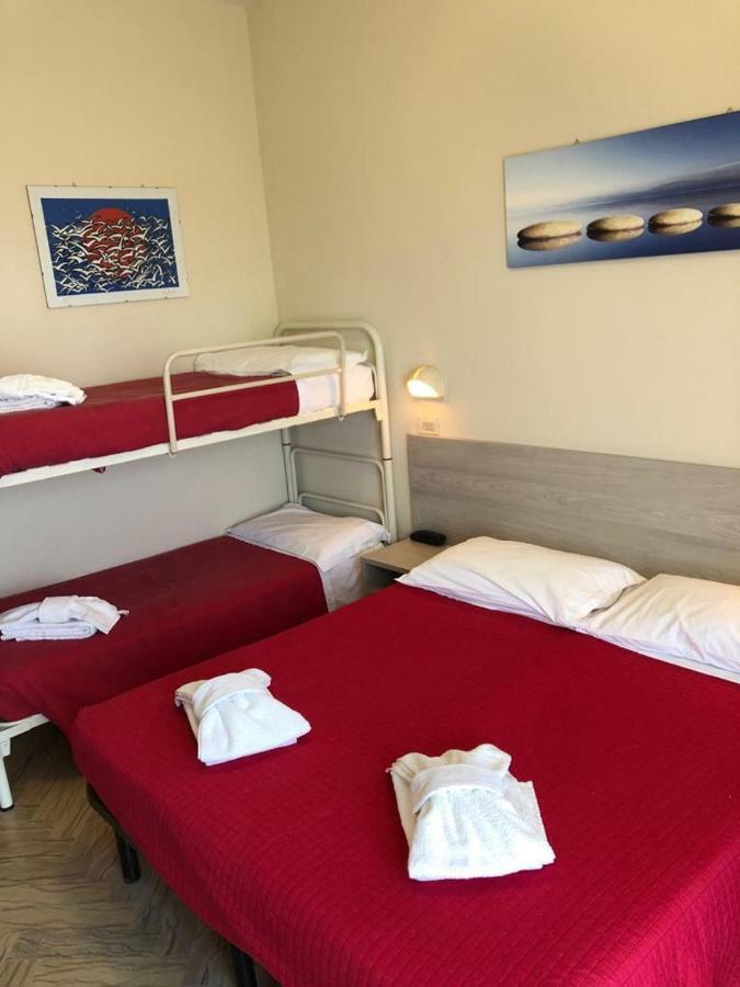 Hotel Lem Rimini Esterno foto