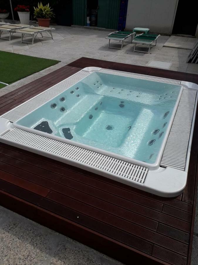Hotel Lem Rimini Esterno foto