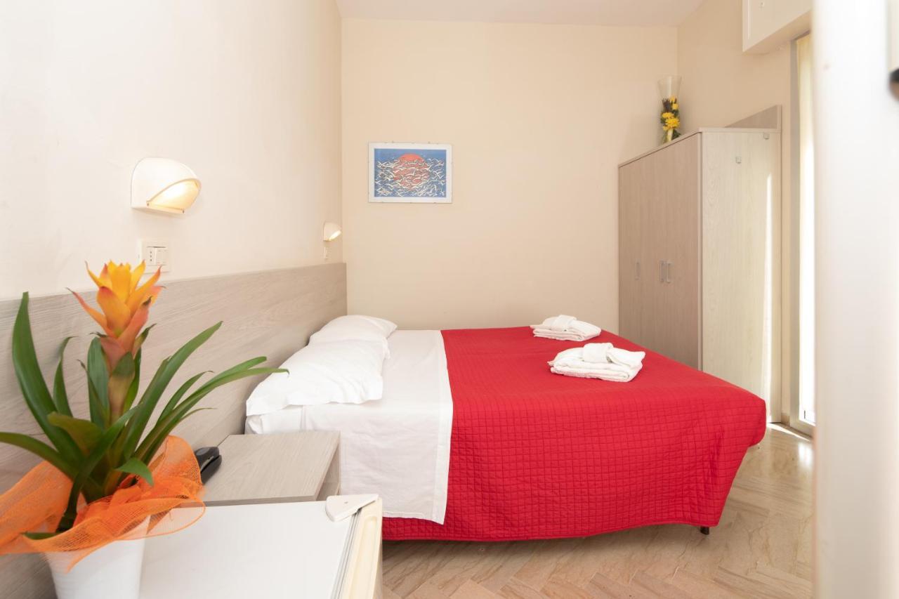 Hotel Lem Rimini Esterno foto