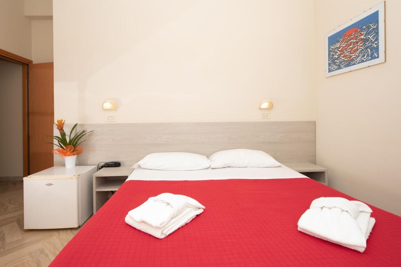 Hotel Lem Rimini Esterno foto