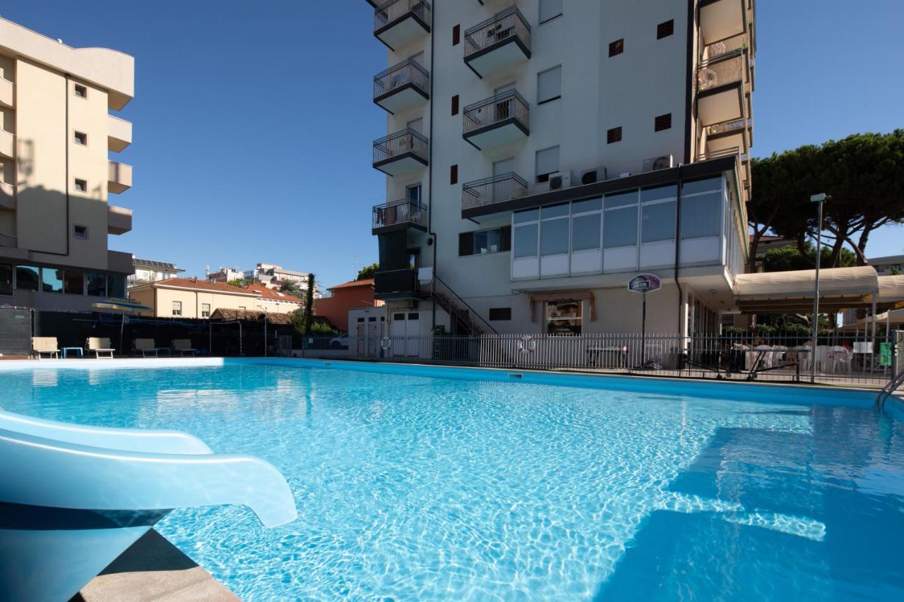 Hotel Lem Rimini Esterno foto